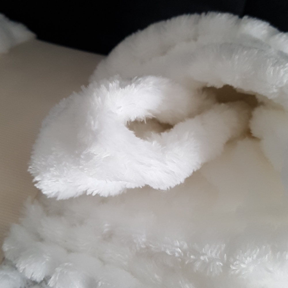 NEW COZY ACCENTS Super Soft Throw Blanket - Picture 5 of 5
